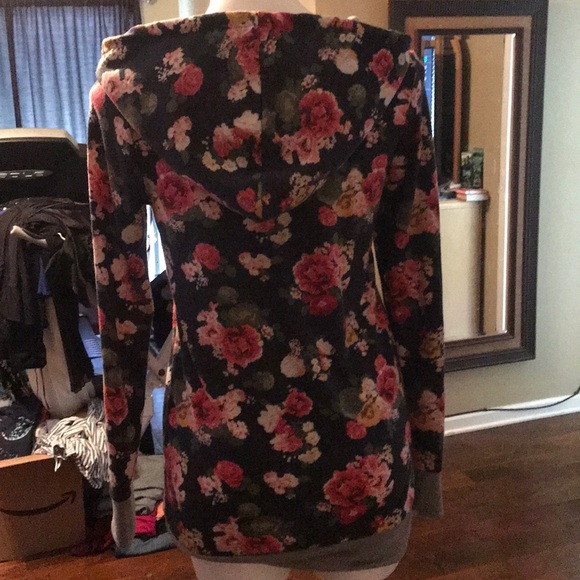 Sweatshirt - Picture 2 of 3